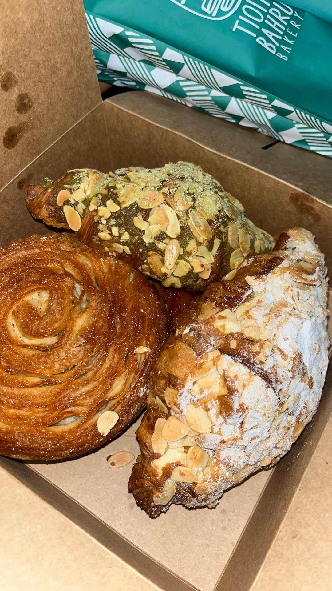 Almond Croissant, Green tea