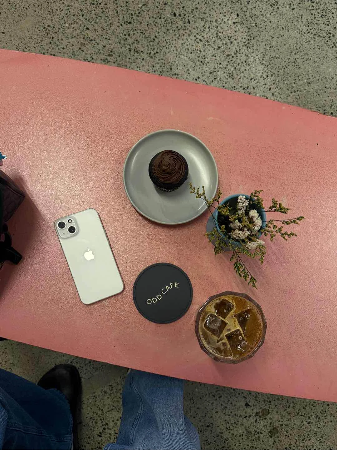 French kiss and chocolate cupcake of Odd Cafe