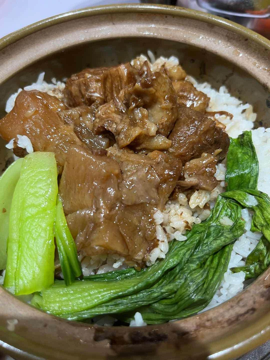 Beef brisker and beef tendon claypot