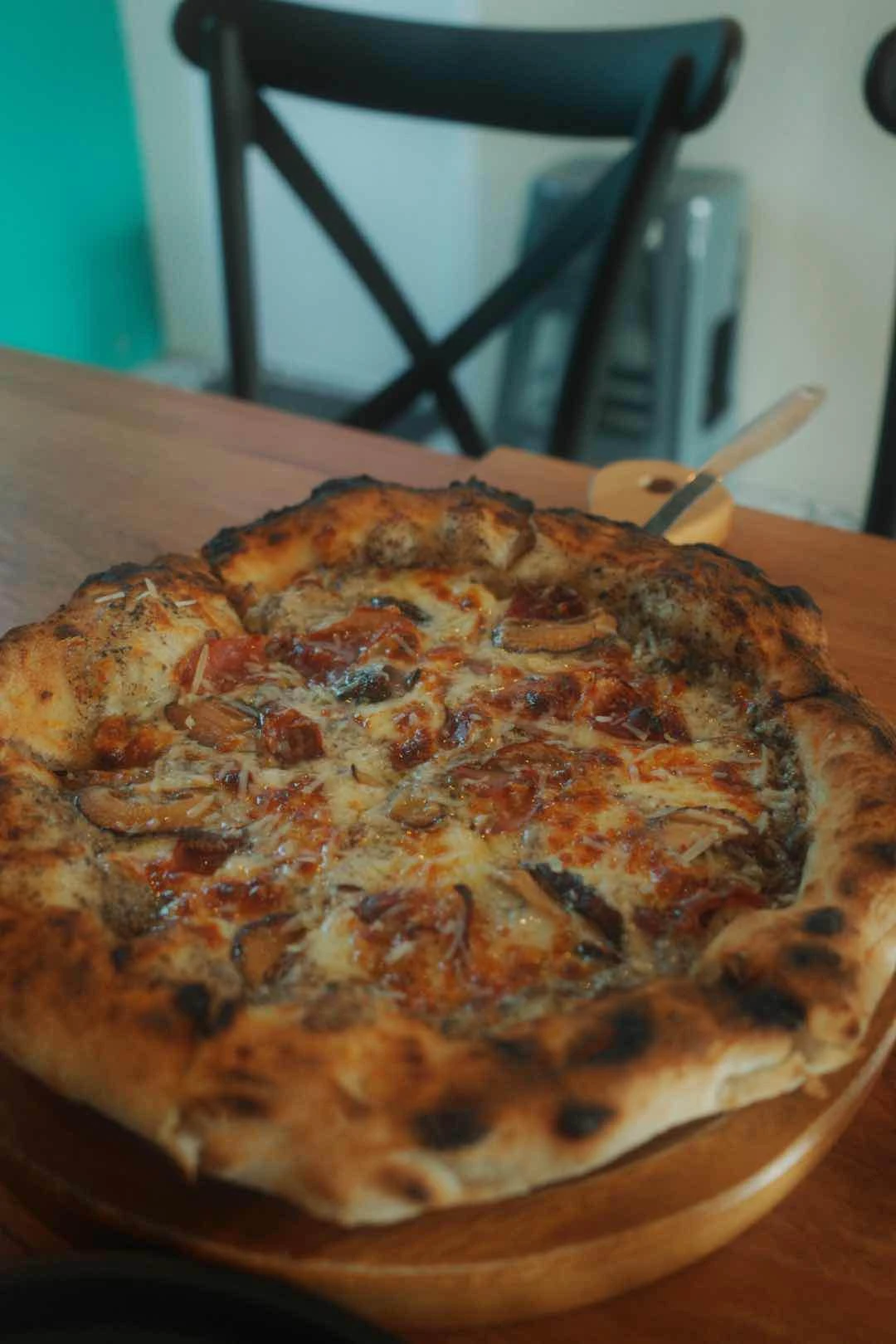 truffle pizza of Neo Pizzeria