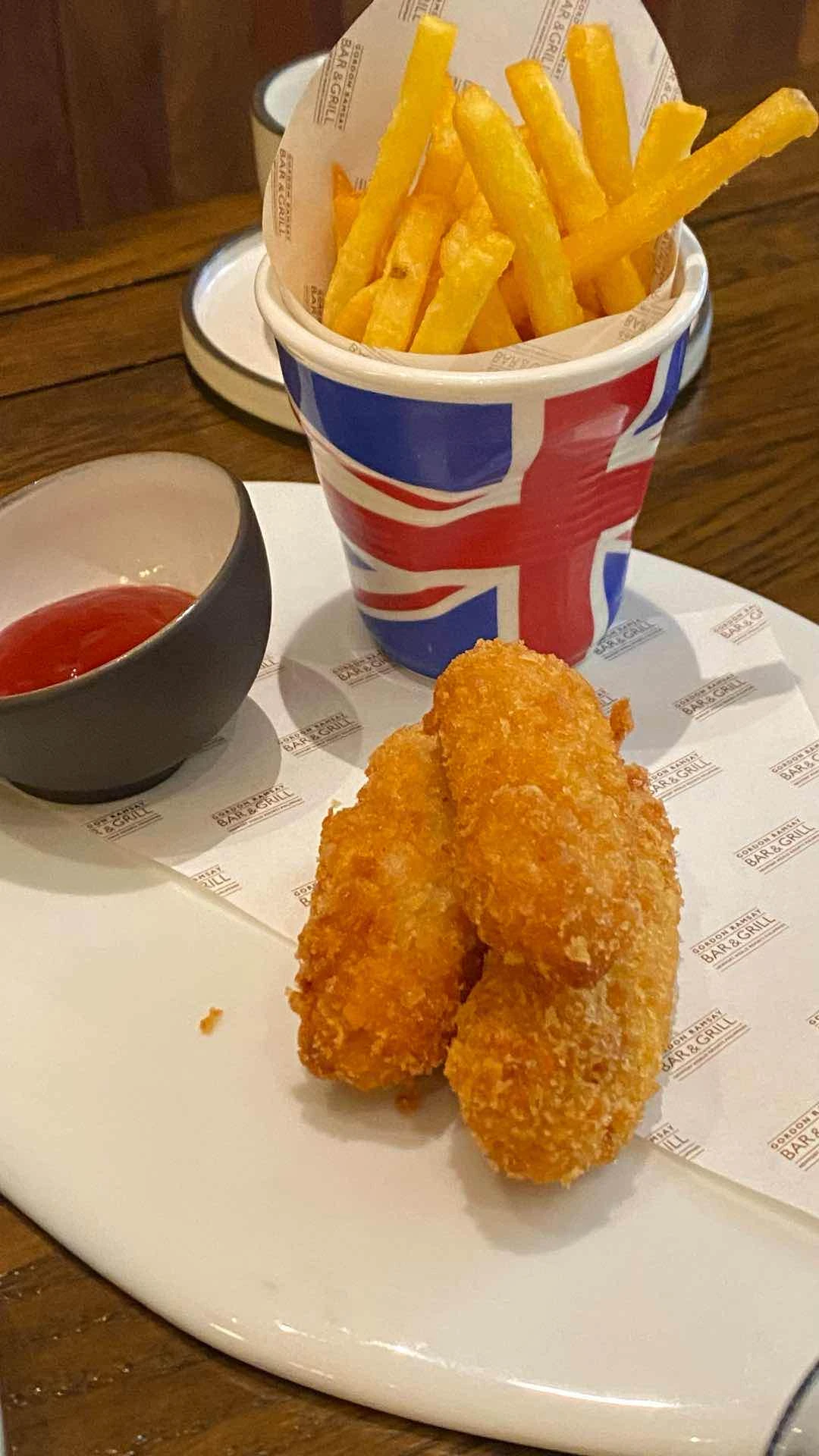 Chicken tenders (kids meal) of Gordon Ramsay Bar & Grill