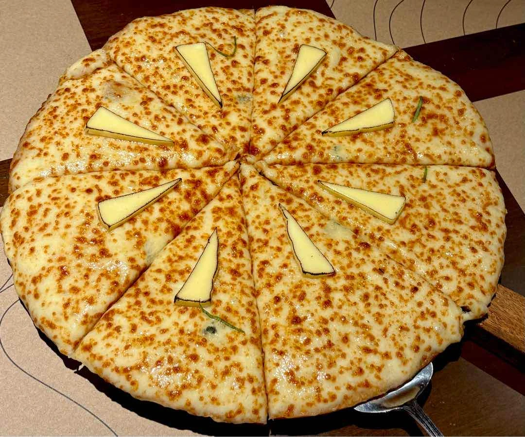 4 cheese Pizza