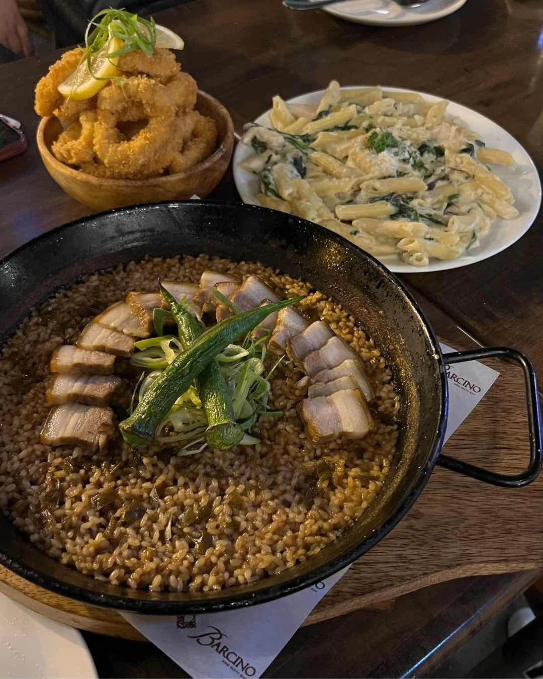 Paella Cerdo en Adobo, Macarrones a la Crema, and Calamares y Cebolla