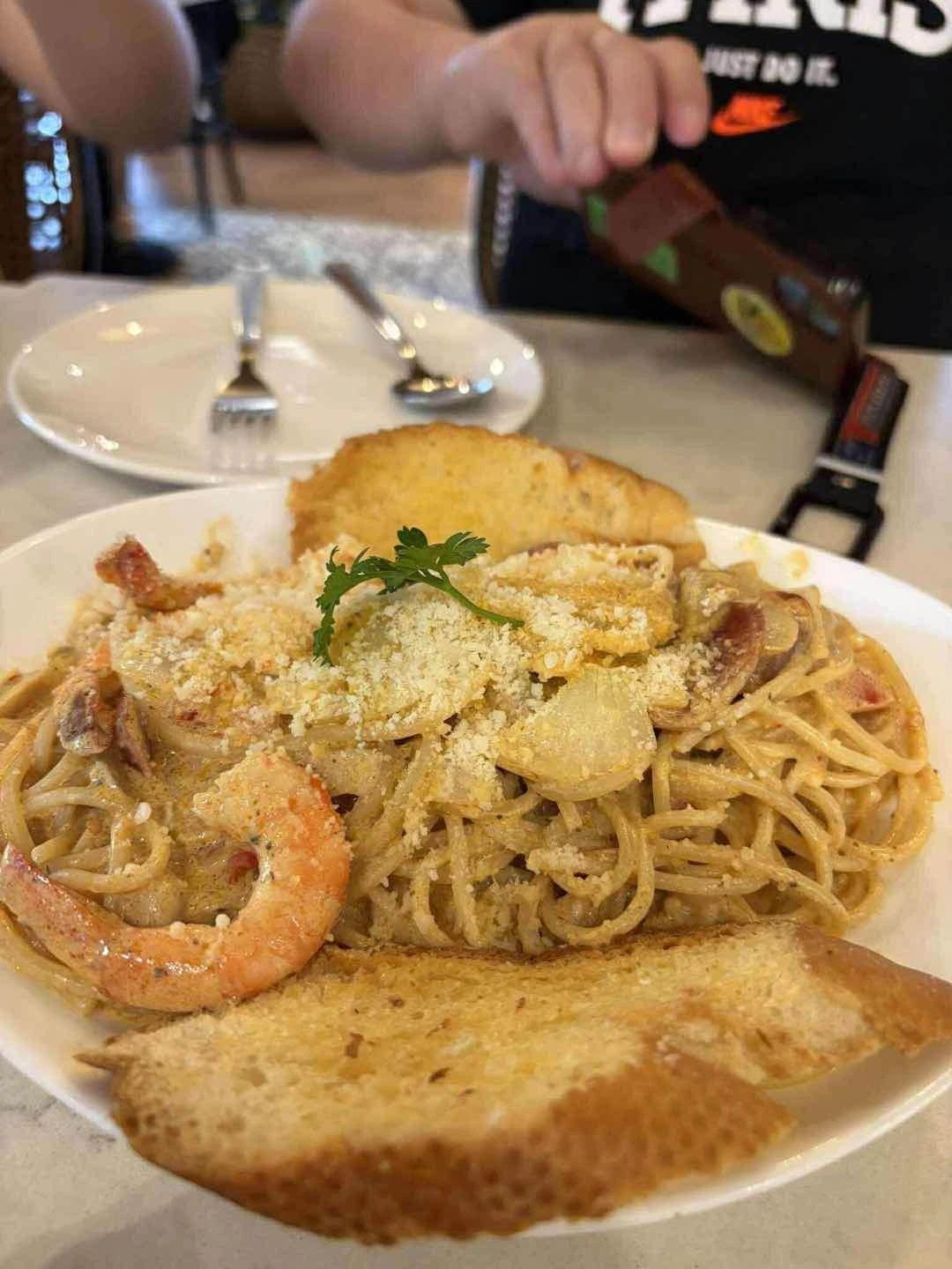 Garlic shrimp pasta