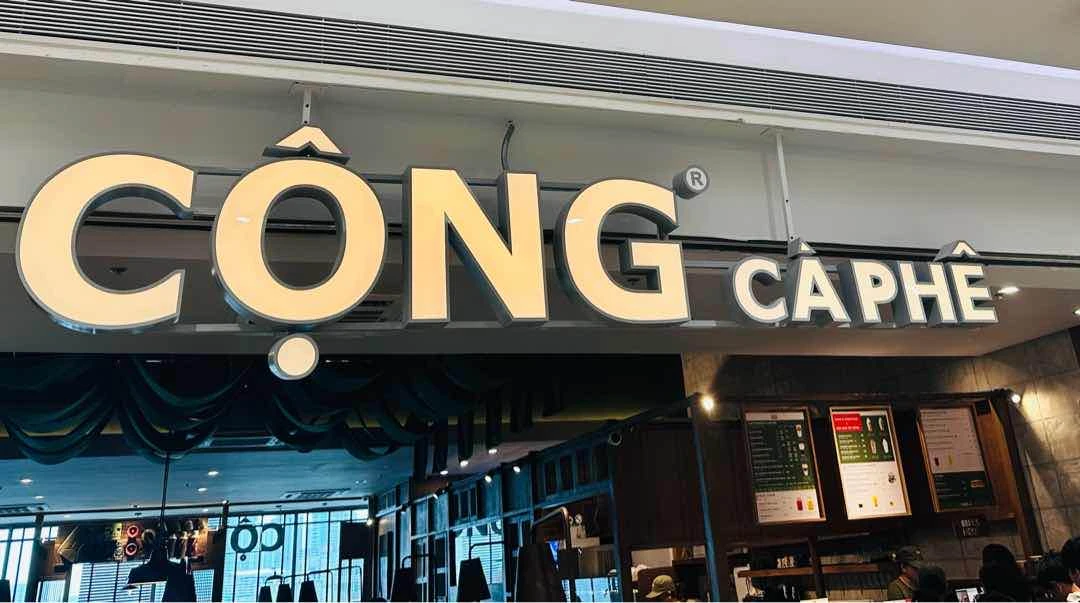 Ambiance.. it is good ..same as their cafe in VN but dahil hype siya dame tao lage