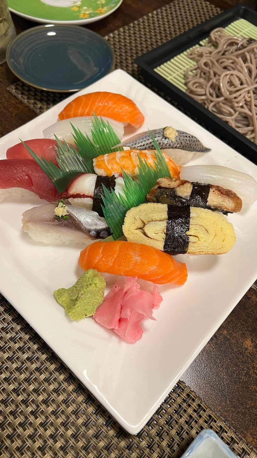 12 kinds of nigiri