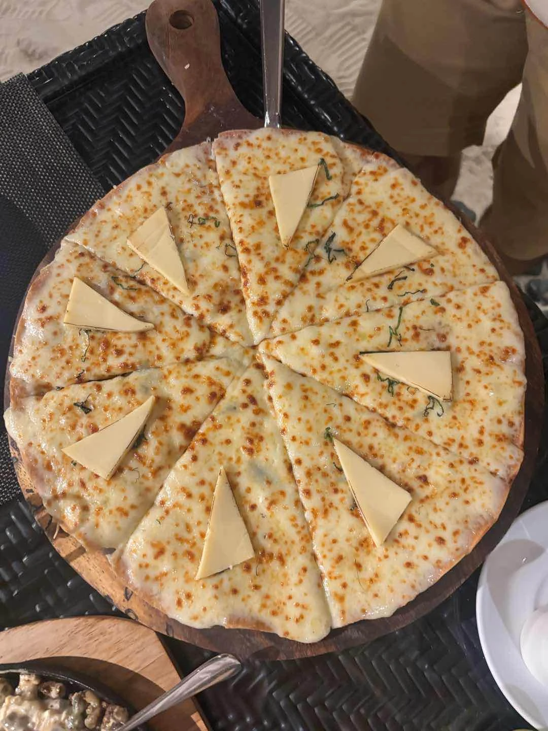 cheese pizza