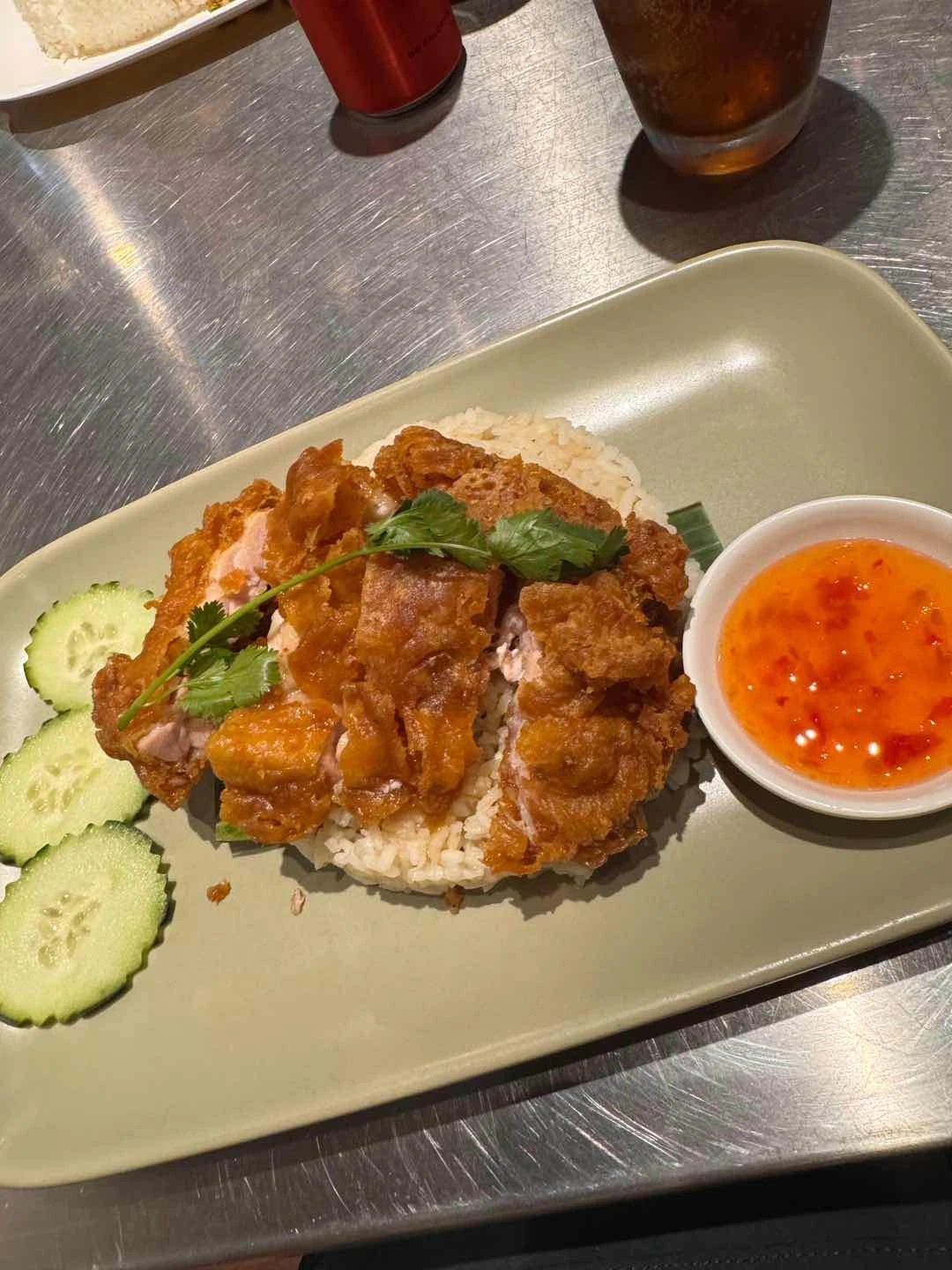 Crispy chicken with Hainanese rice