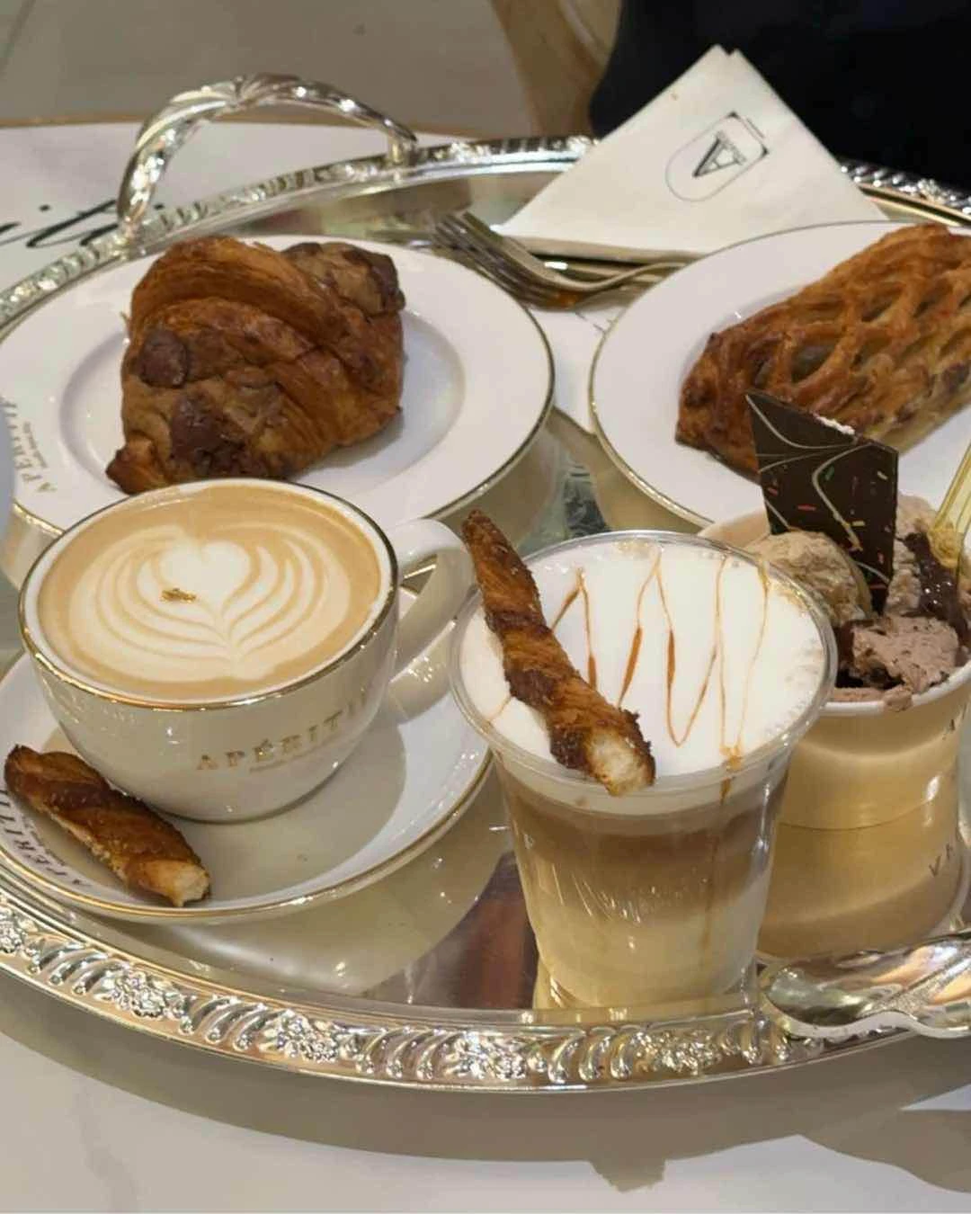 Croissant & Coffee