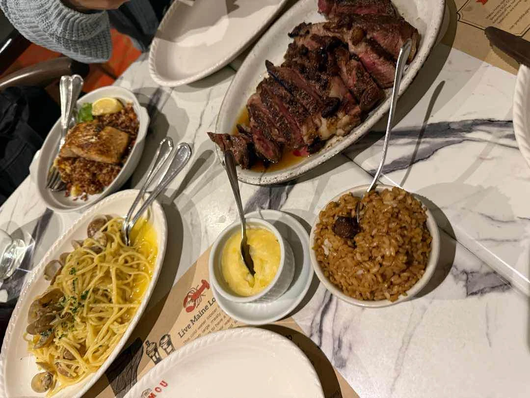 Mashed Potatoes And Steak Fried rice of Mamou Prime