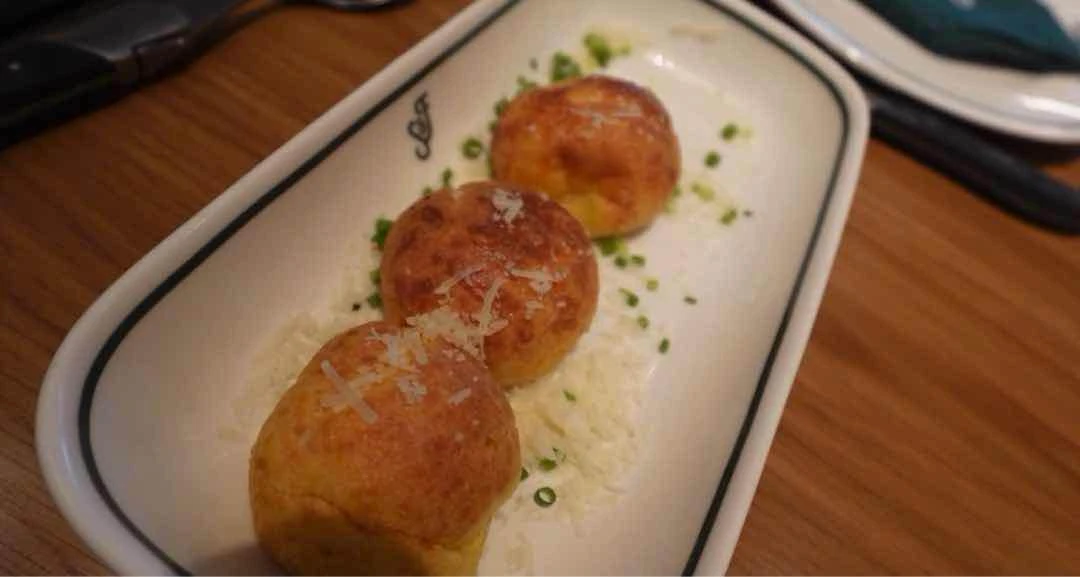 Cheese Pimiento puffs of Steak & Frice