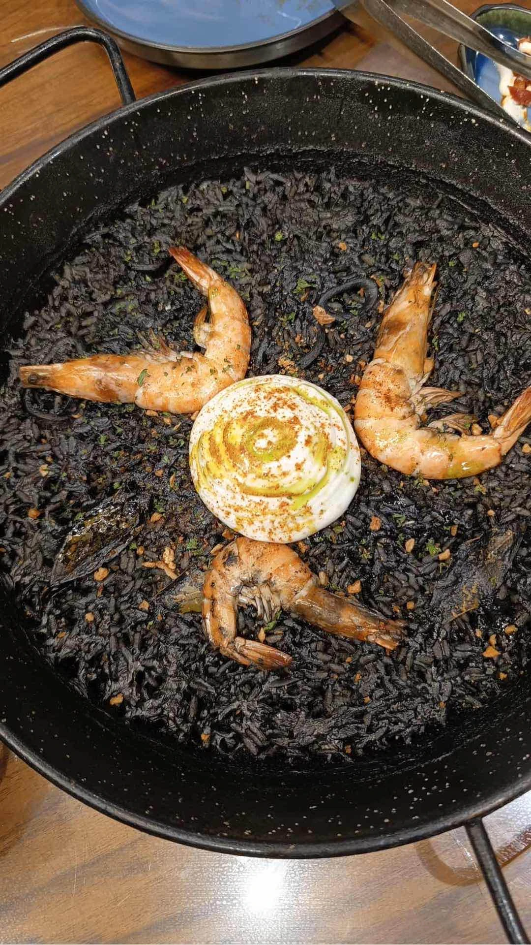 Paella Negra con Langostinos