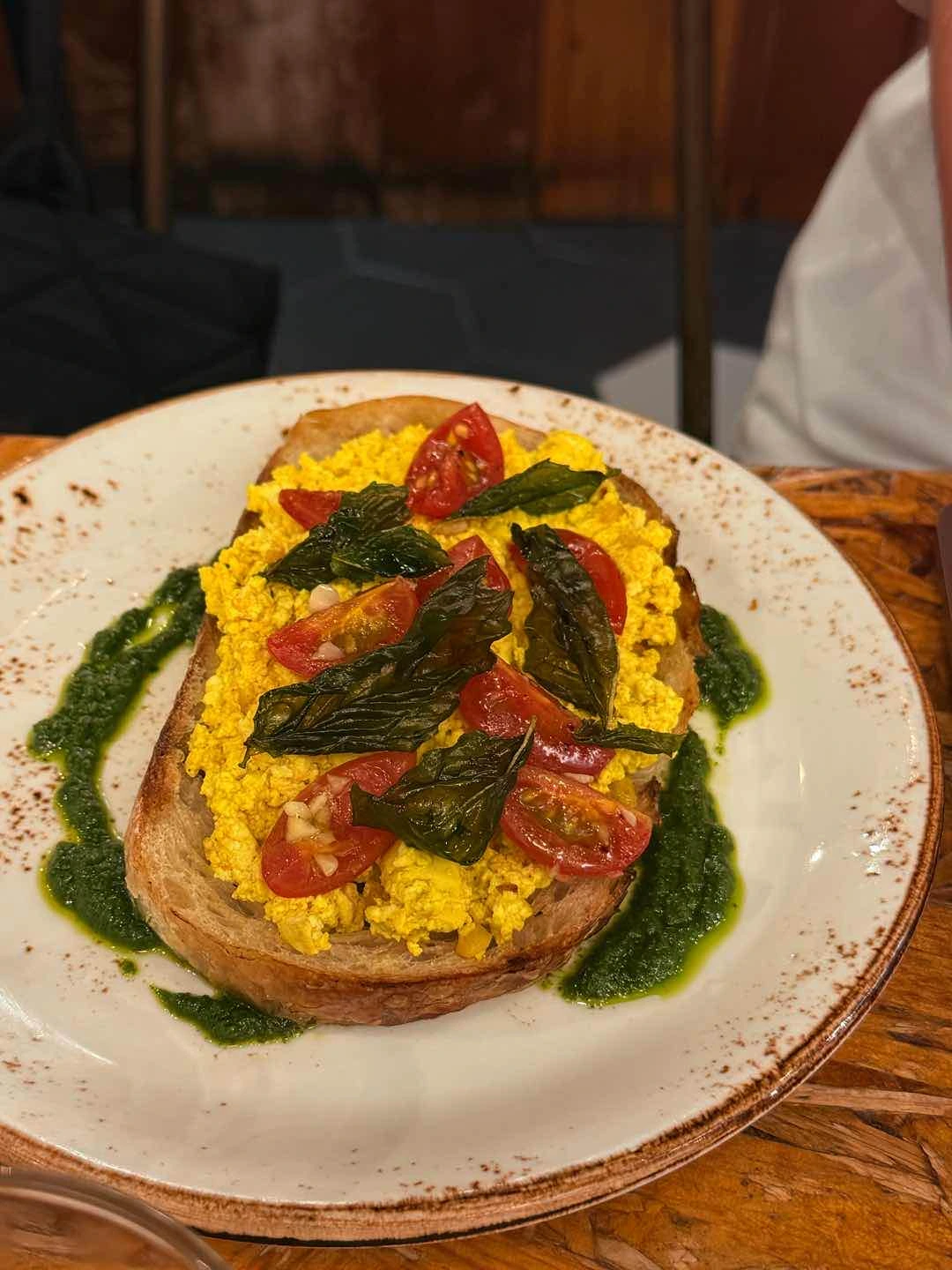 scrambled eggs on toast