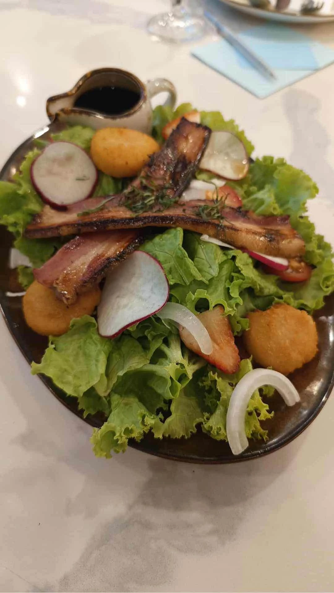 JLT (Jamon, Lettuce, Tomato) Salad