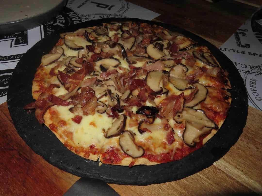 mushroom pizza