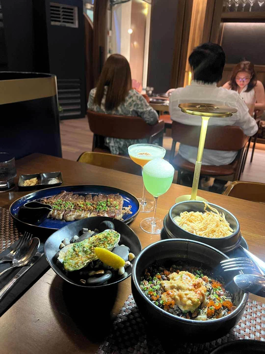 ribeye, uni pasta, mushroom truffle mac & cheede and oyster of Oak & Smoke