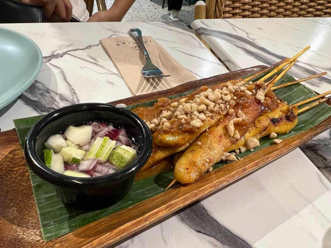 Chicken skewers with peanut sauce