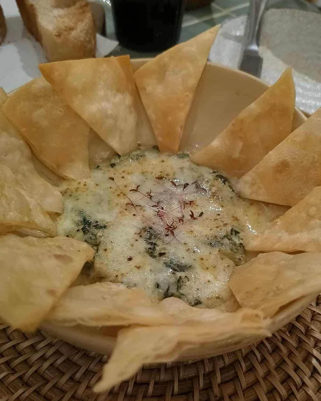 Creamed spinach nachos