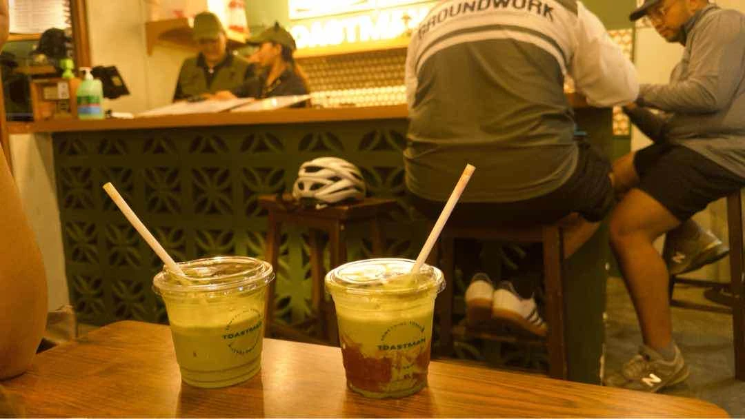 iced strawberry pulp matcha & iced matcha