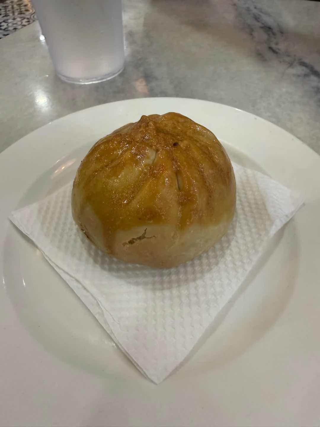 Ang napakagenerous sa laman na chicken siew pao of Mamak Kopitiam