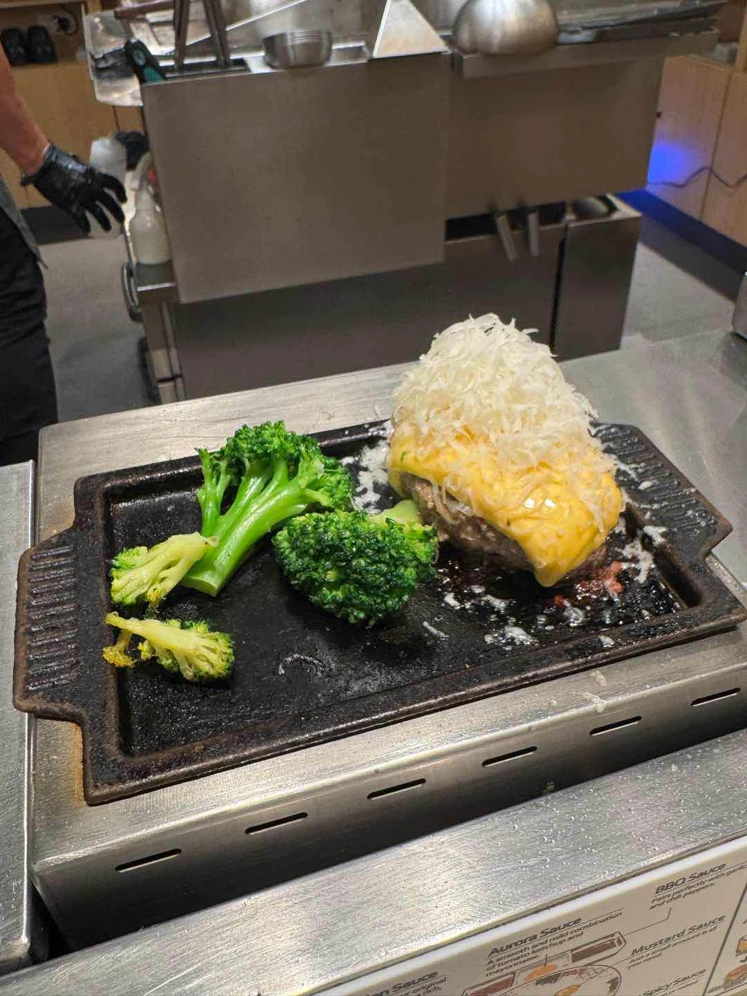 cheese and original hamburg steak of Niku Niku Oh!! Kome