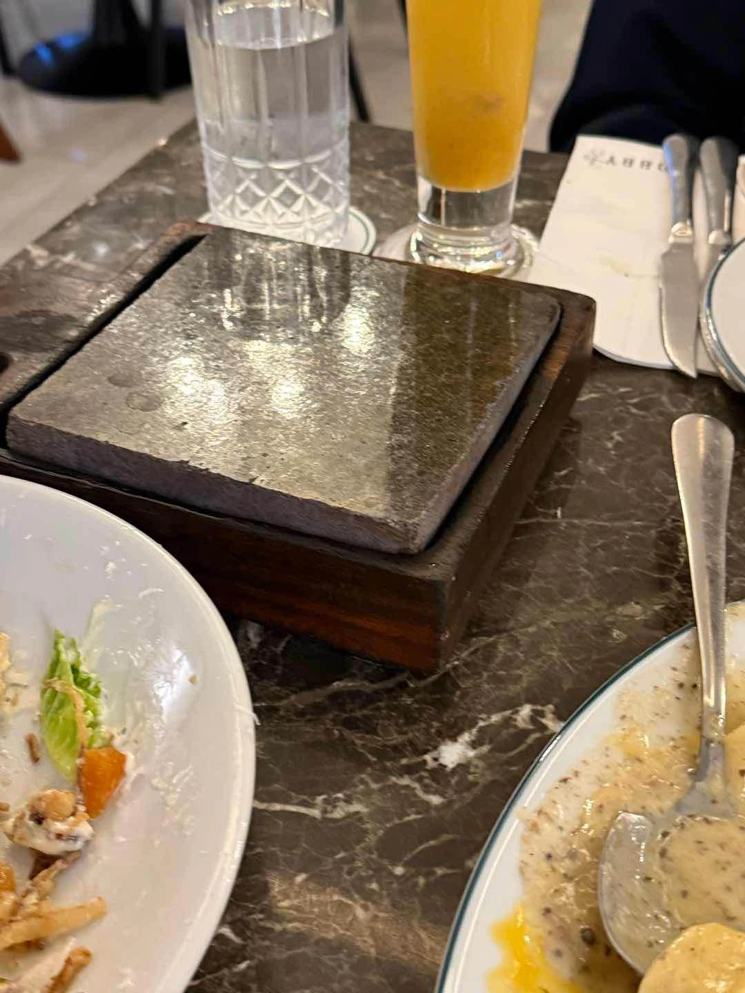 stone plate to adjust steak doneness