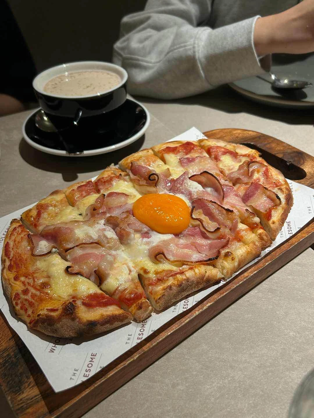 Bacon & Egg Pizza