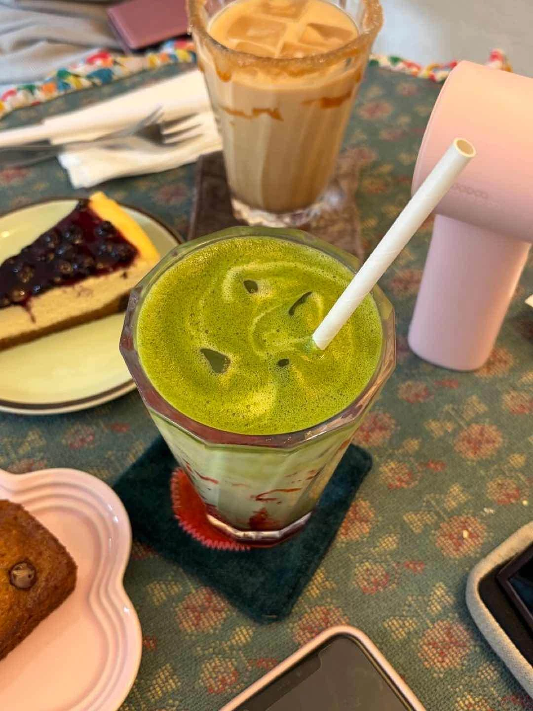strawberry matcha latte 3.5/5 ⭐️