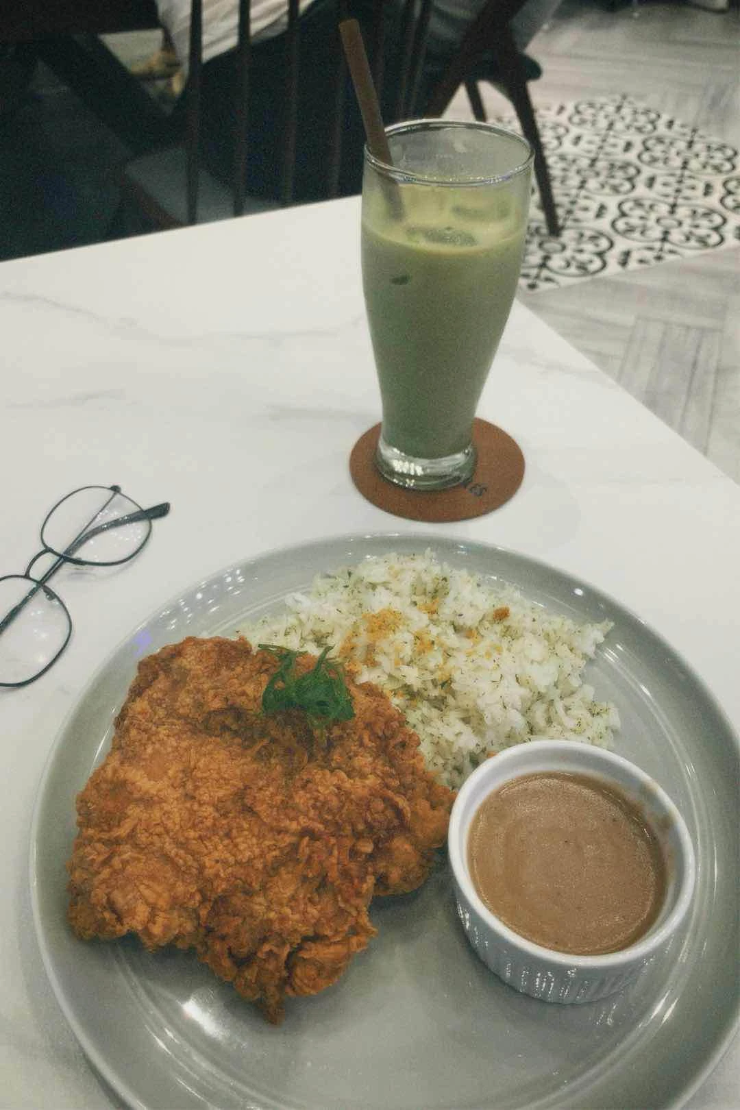 — famous chicken with rice & matcha of Famous Country Waffles