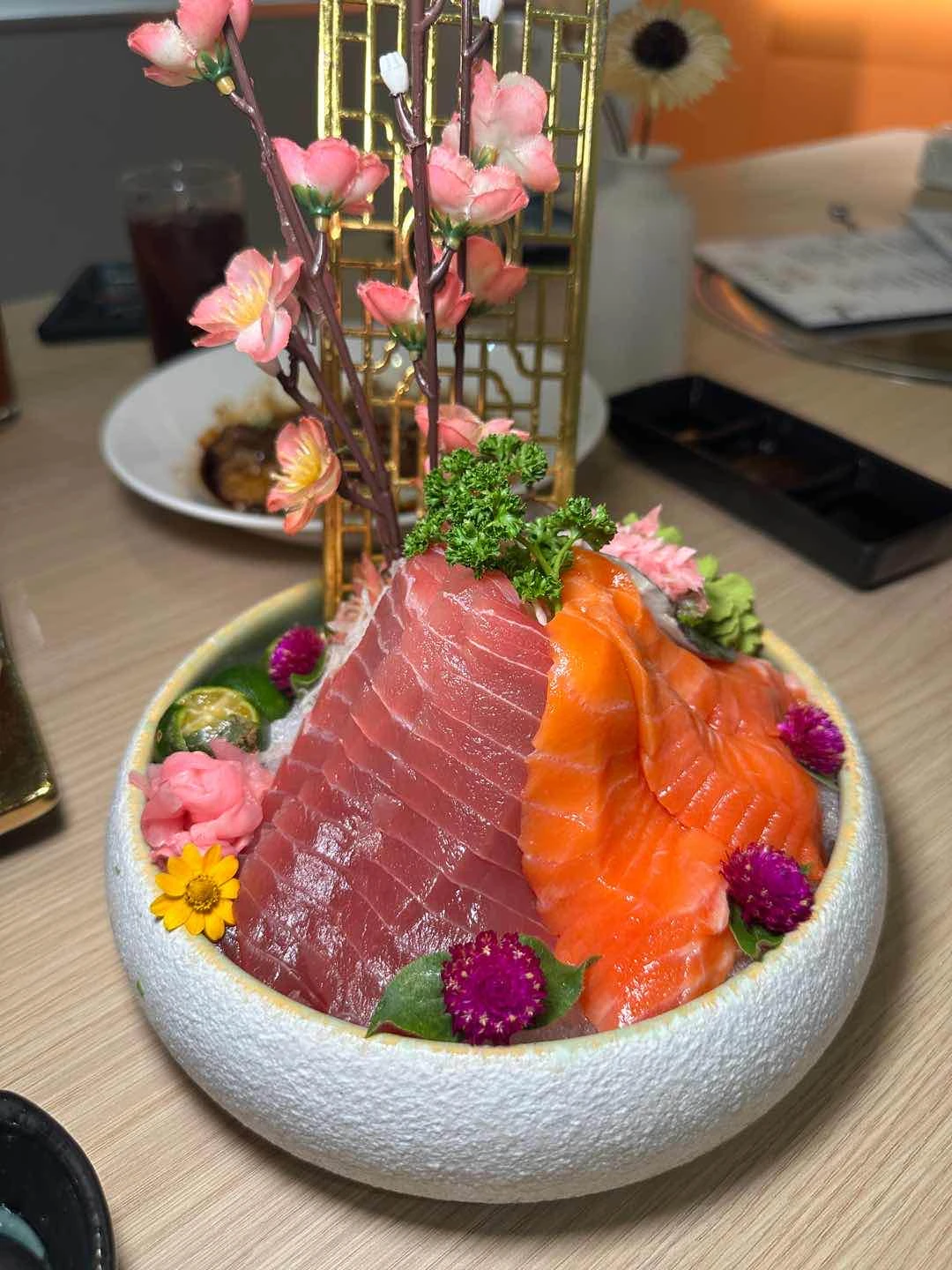 3 kinds sushi