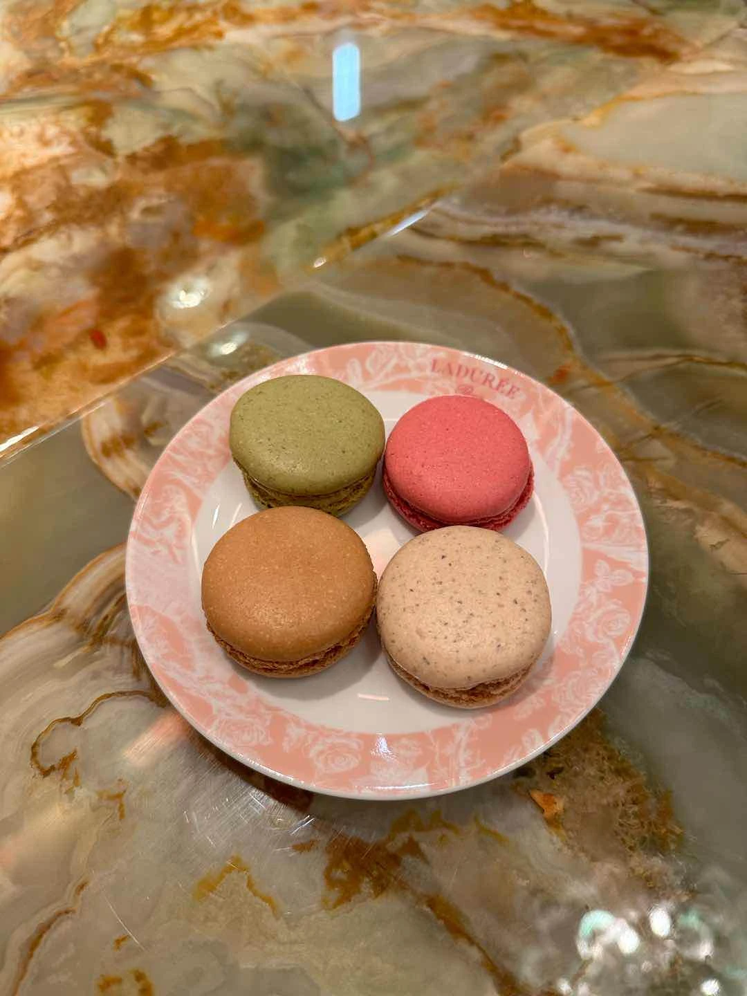 Pistachio, Raspbaerry, Salted Caramel, Almond Macaron