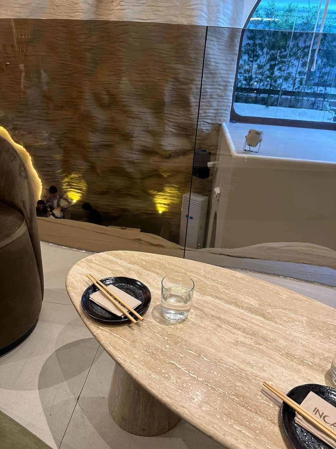 Low tables for Walk-Ins