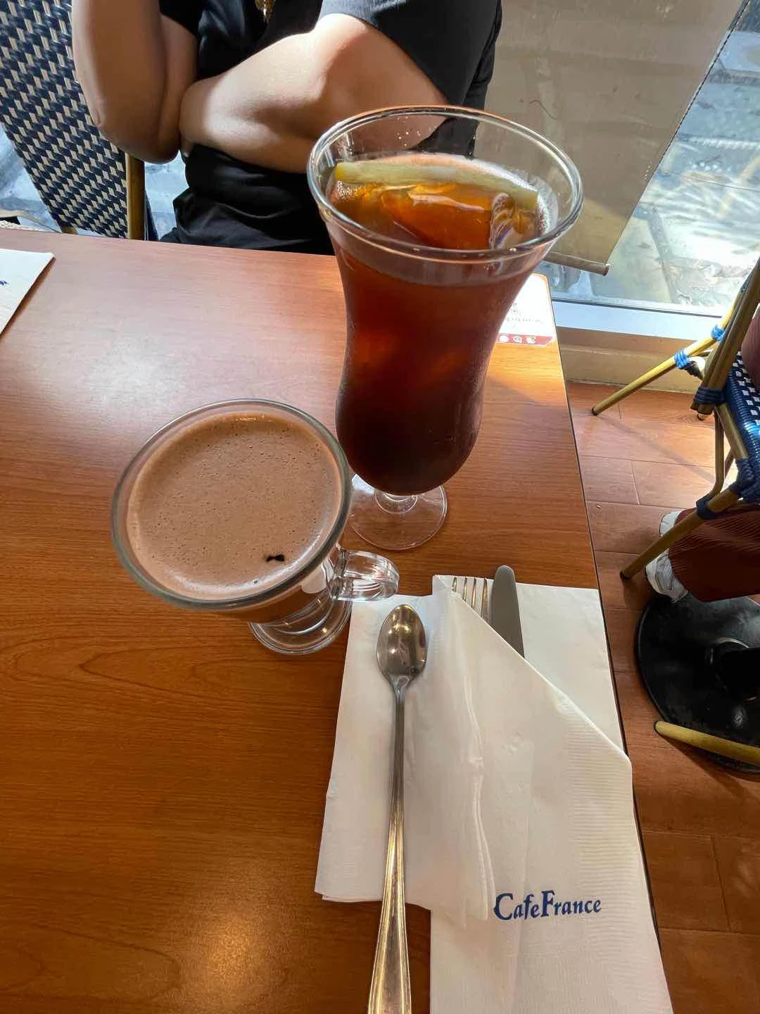 Hot chocolate and iced tea