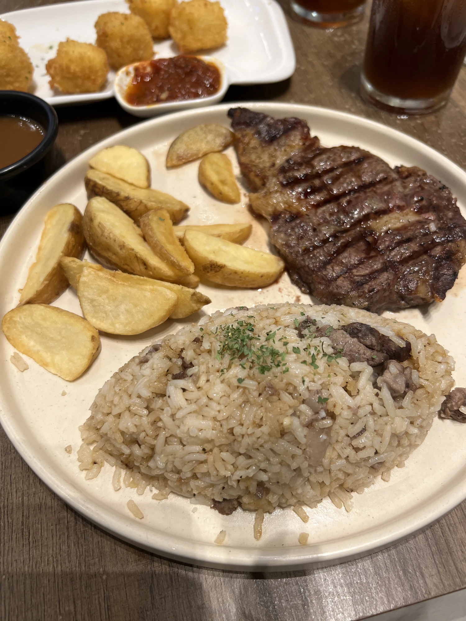 steak, fries + rice ✨🫶 (+ mushroom soup)
