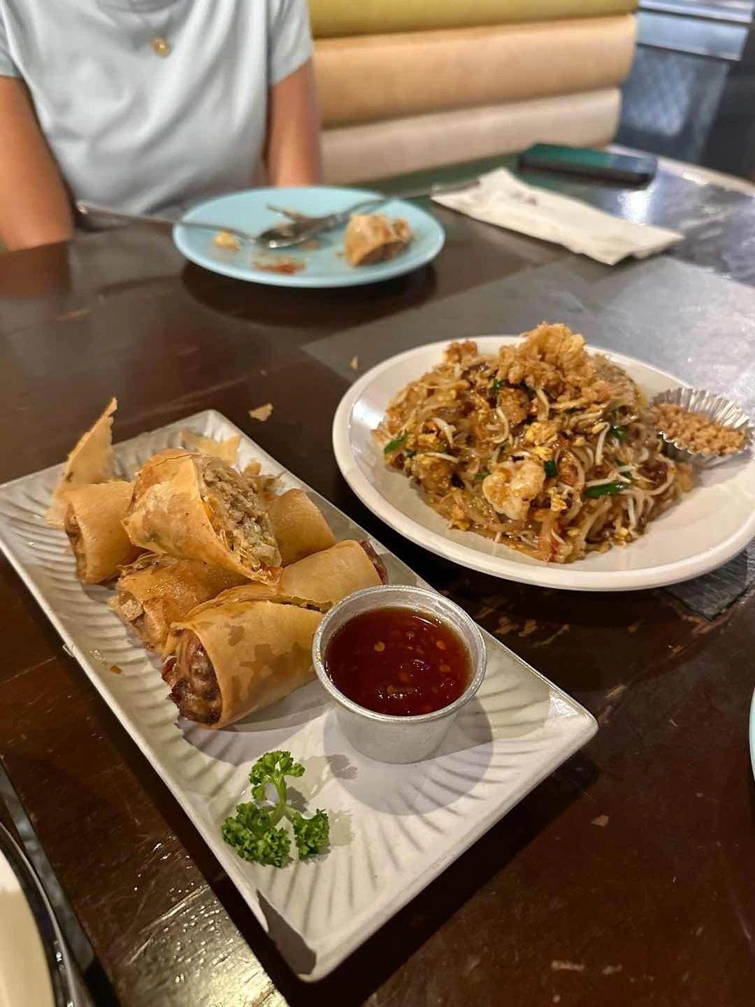 Fried spring rolls, pad thai