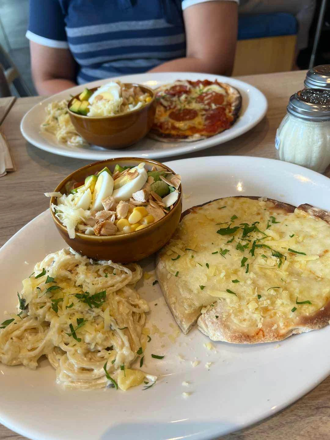 Truffle pasta, 4-cheese pizza, salad