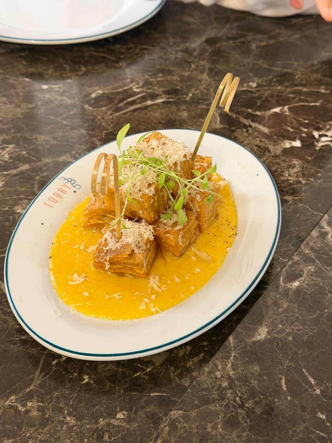 potato pave crisp of Lobby 385