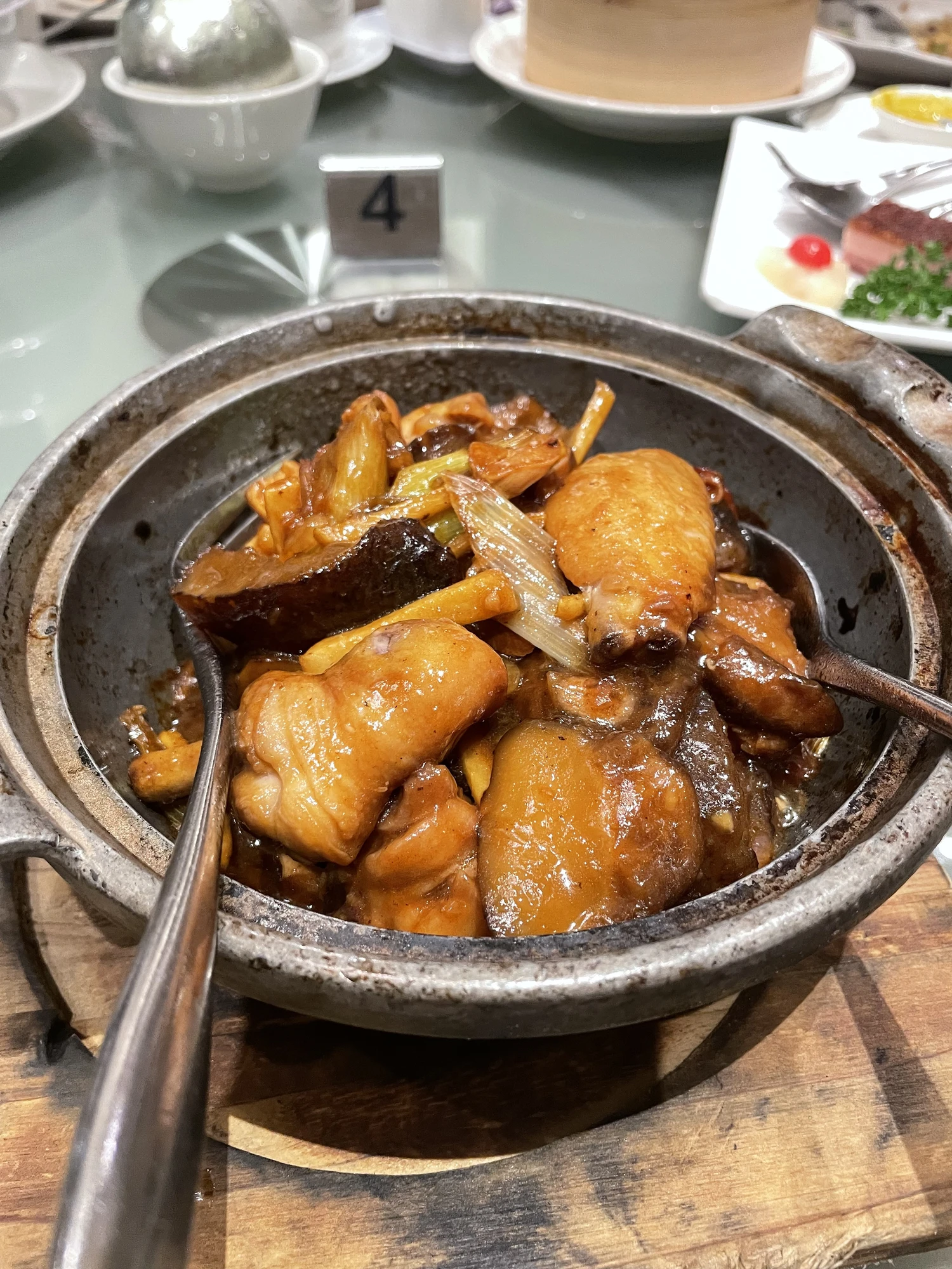 Sautéed Ginger Onion Chicken with Sea Cucumber on Clay Pot 