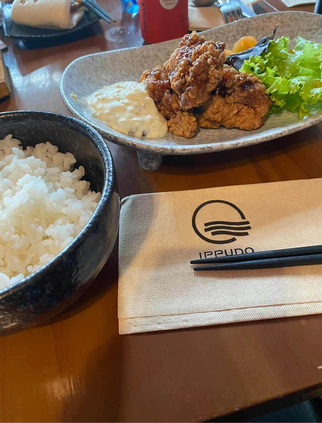 Long wait for food, nothing special 