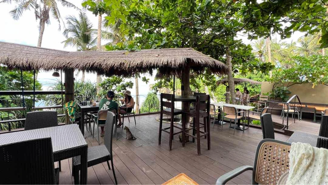 Ambiance of Calma Café & Restaurant