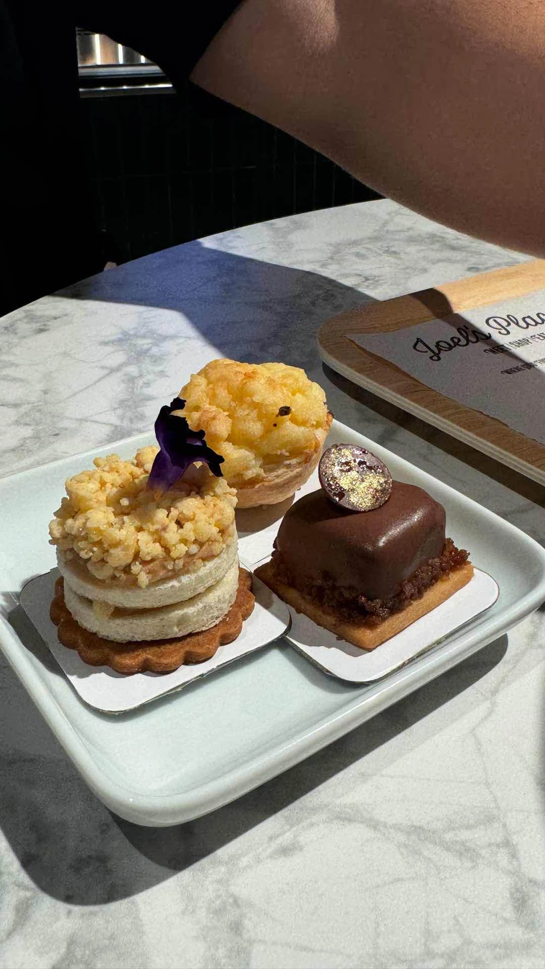 Various small pastries