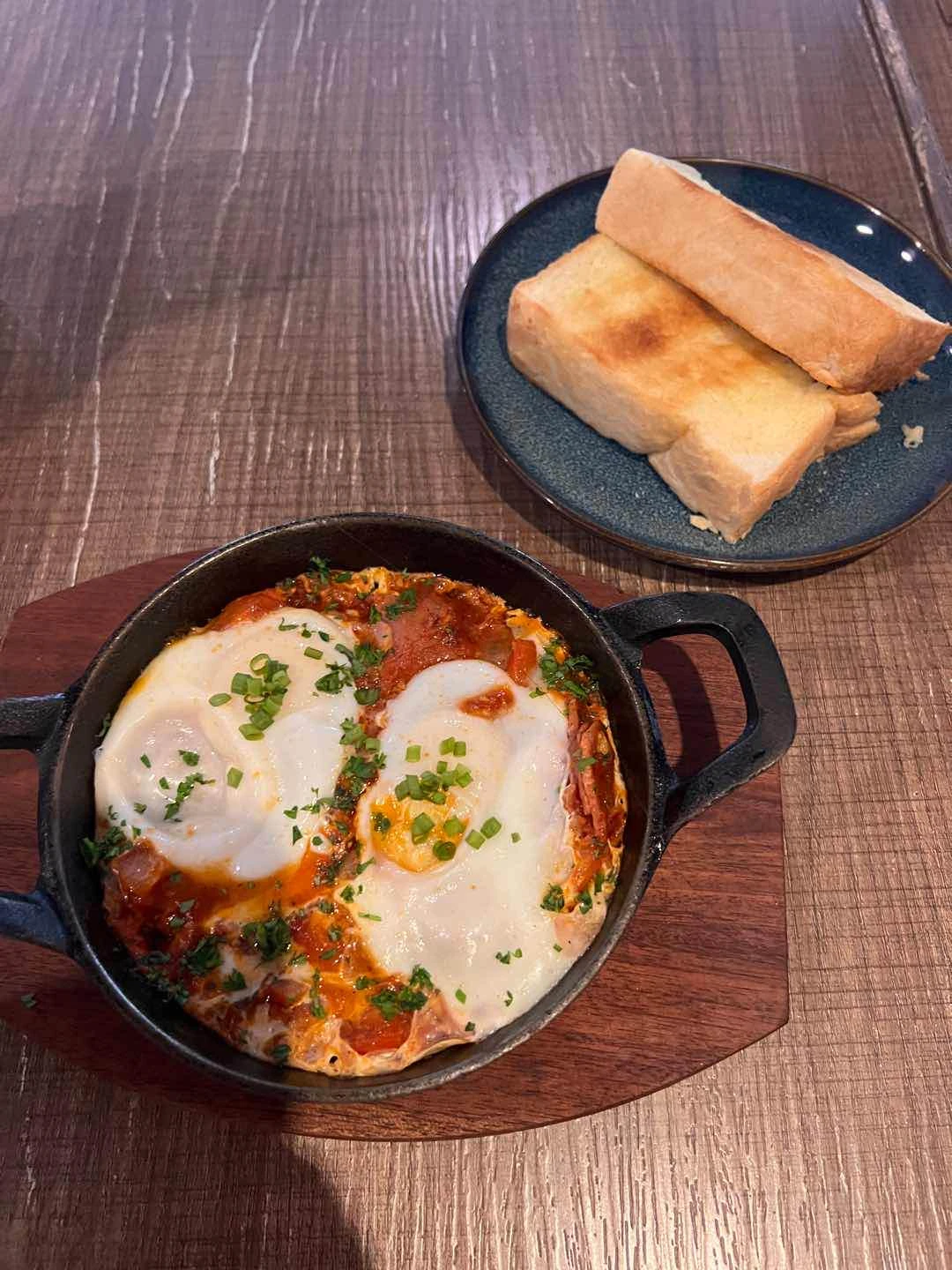 eggs and bacon tomato thing