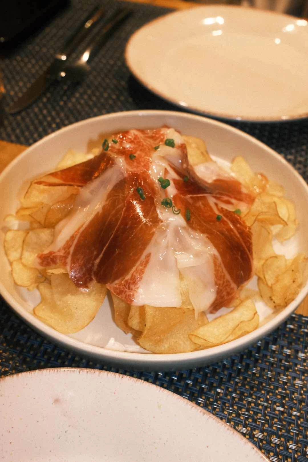 jamon and chips