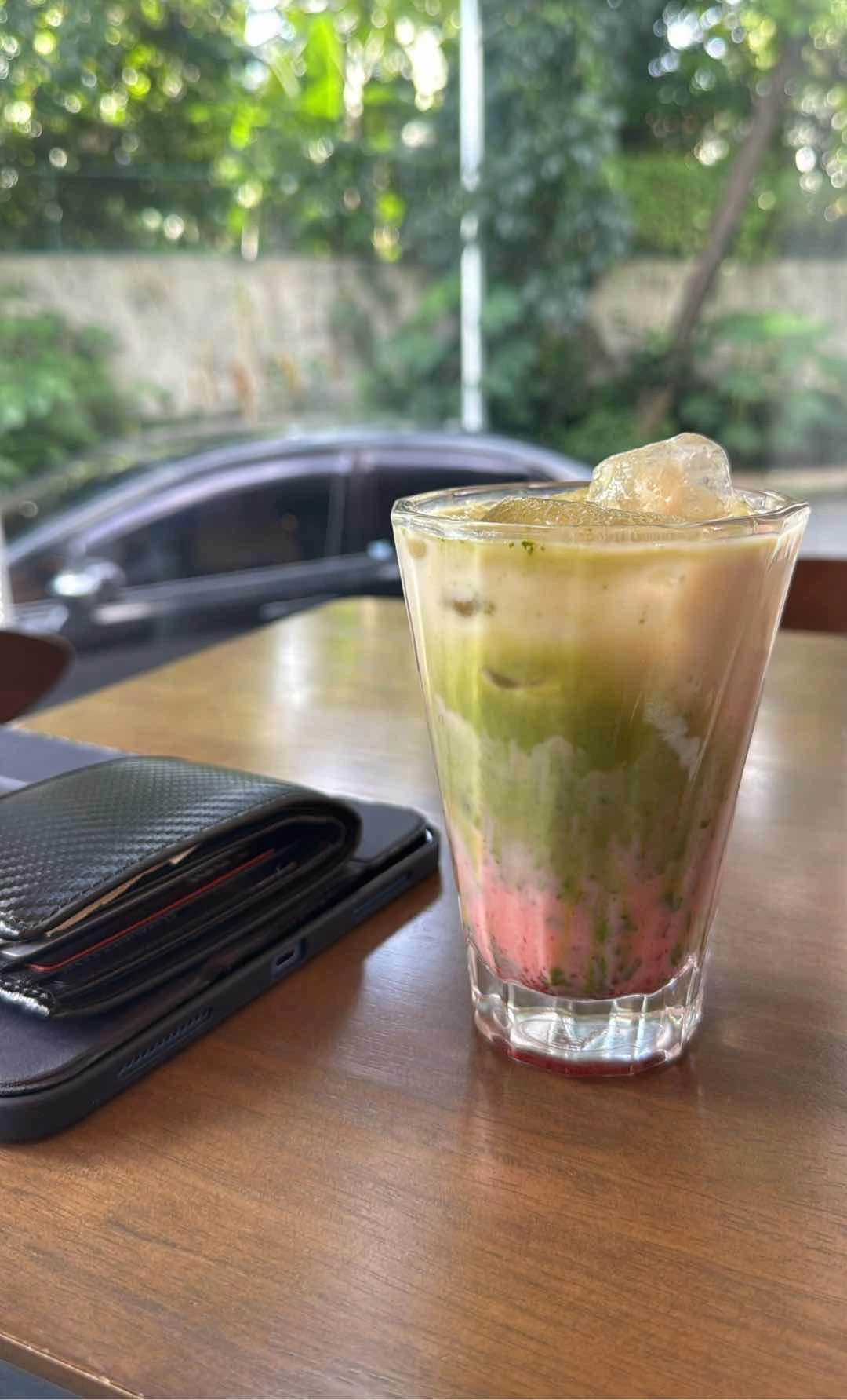 strawberry matcha sub oatmilk