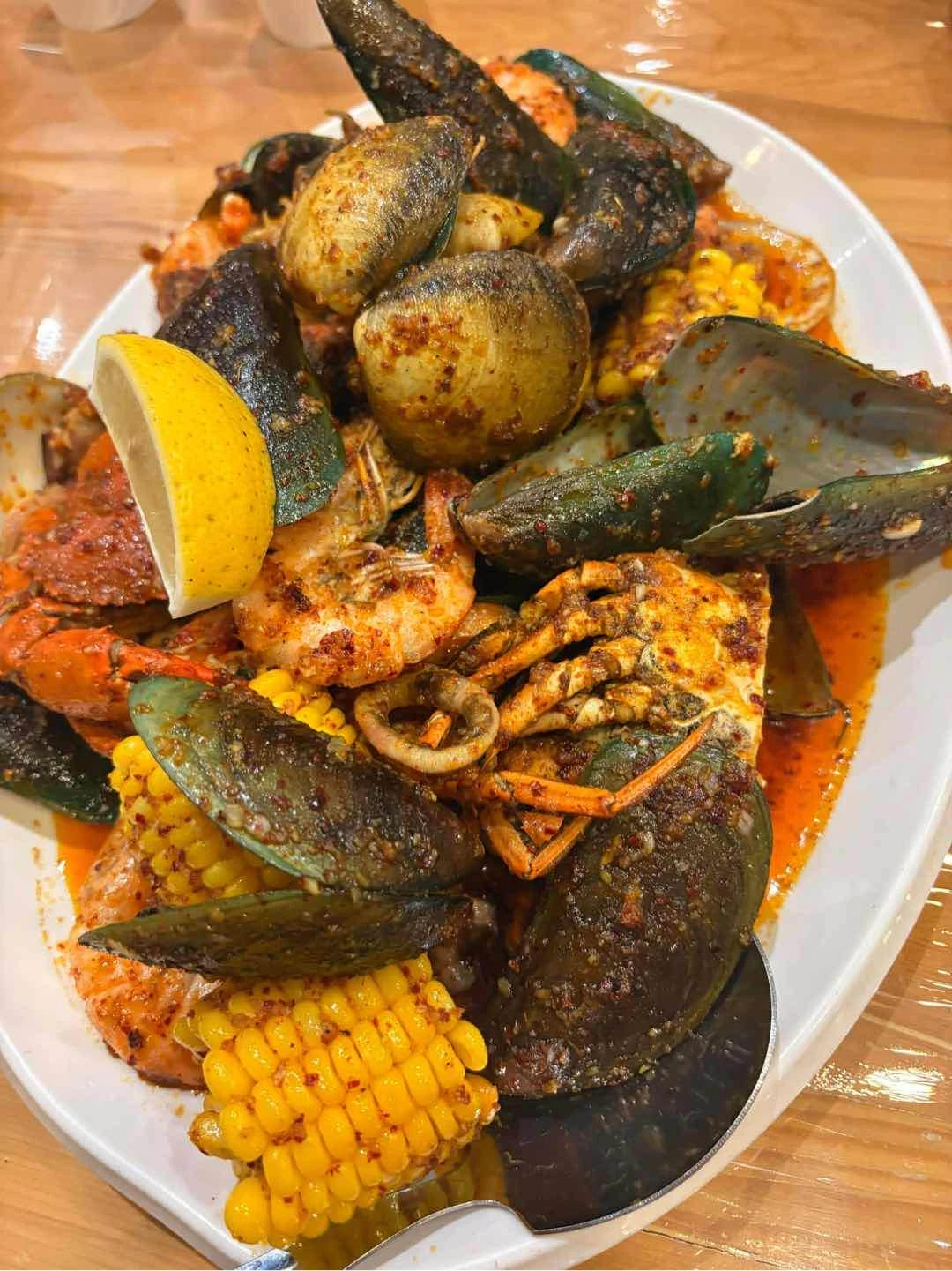 Mixed Seafood Platter of Crabs N Crack Parqal