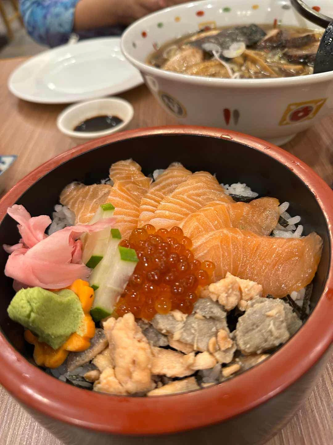 Salmon Ikuradon (Jou)