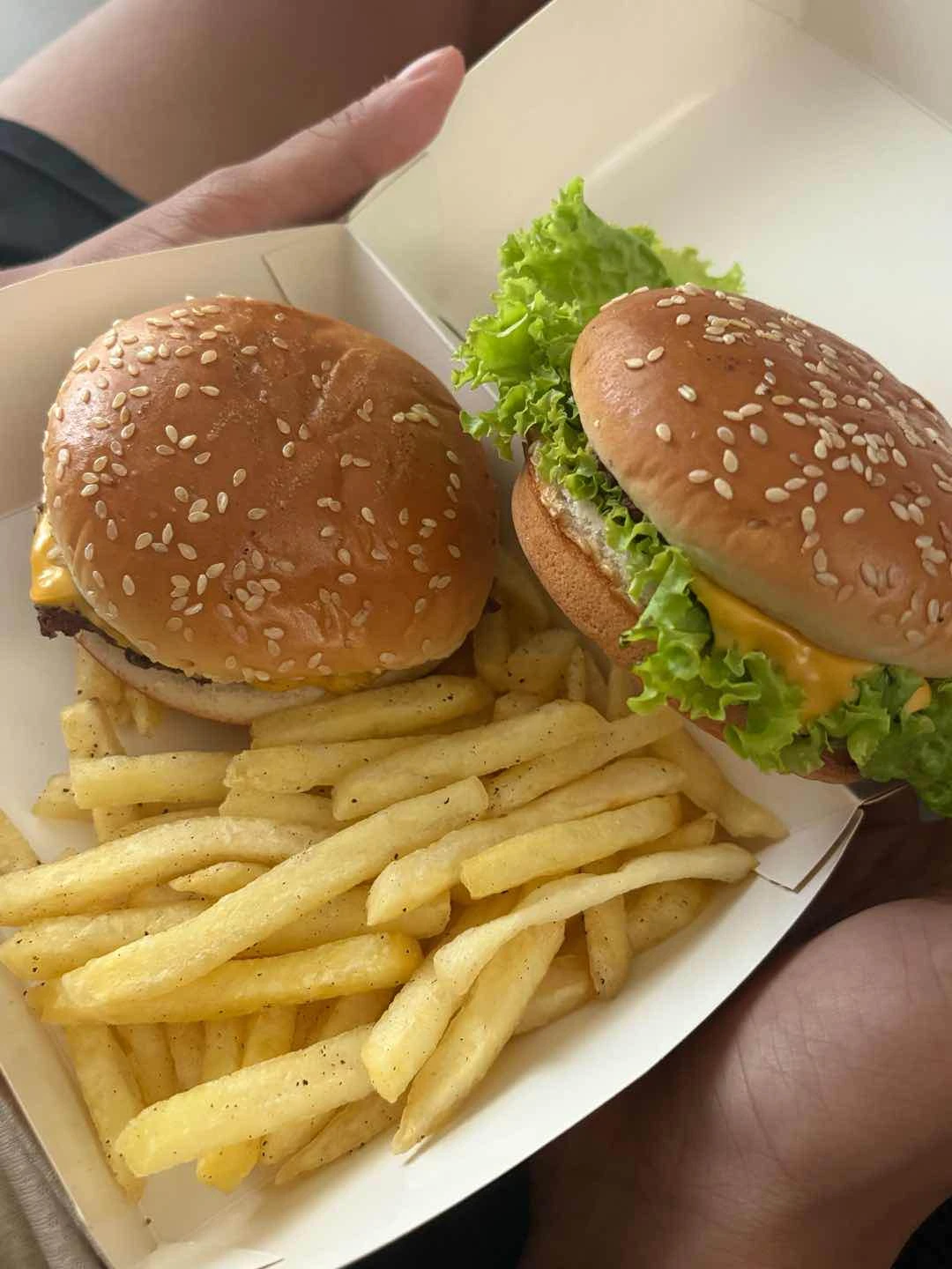 ss2 and deluxe cheeseburger 