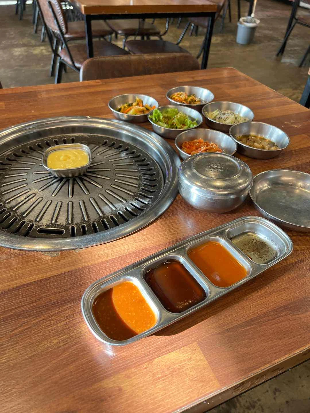 Table w side dishes