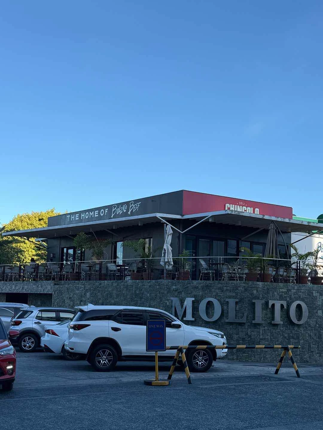 Ambiance of Chingolo Deli