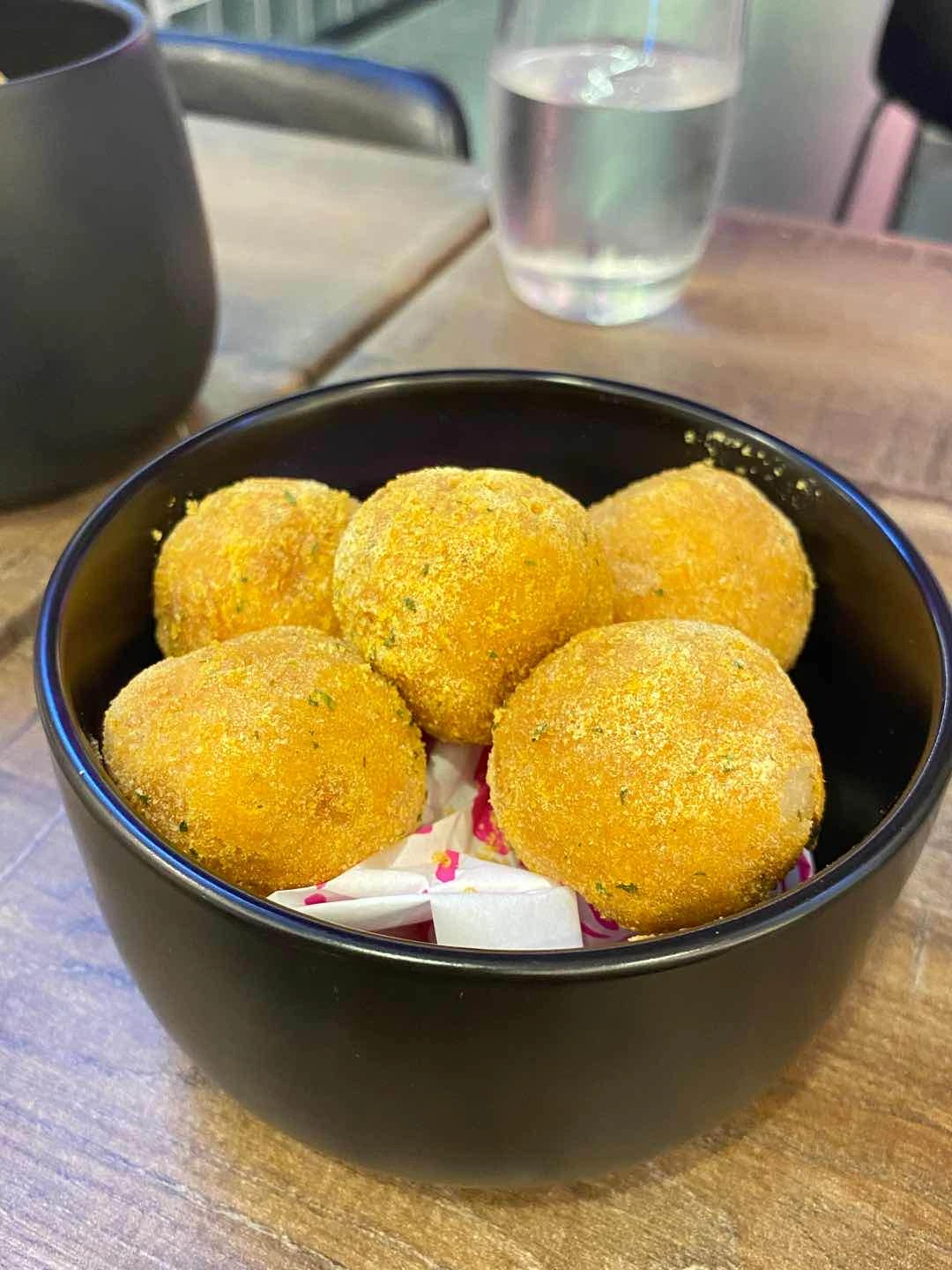 Mochirella 